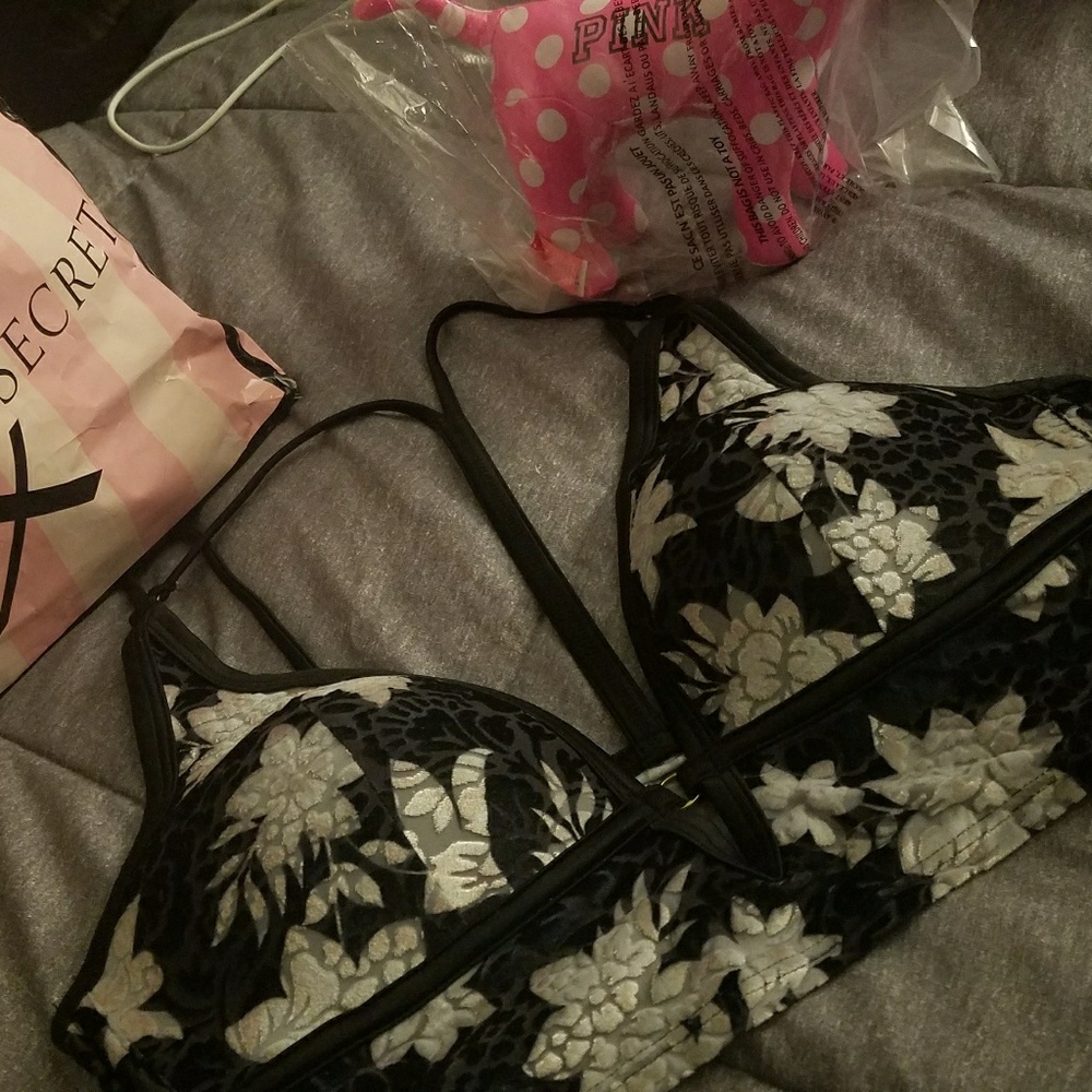 BNWT VS PINK Velvet Floral Wireless Bralette